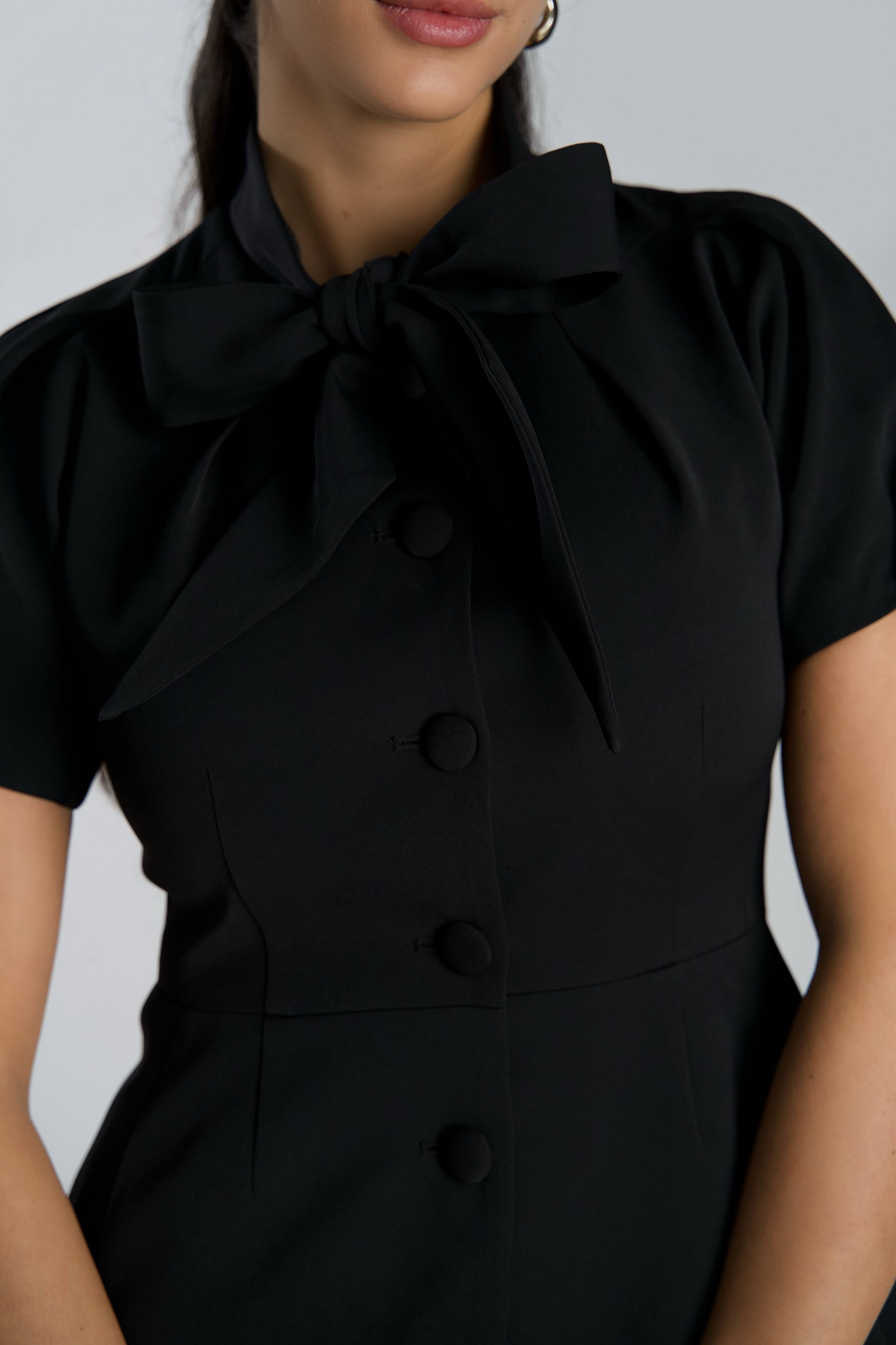 Tailliertes Shirt Schwarz mit Puffaermeln