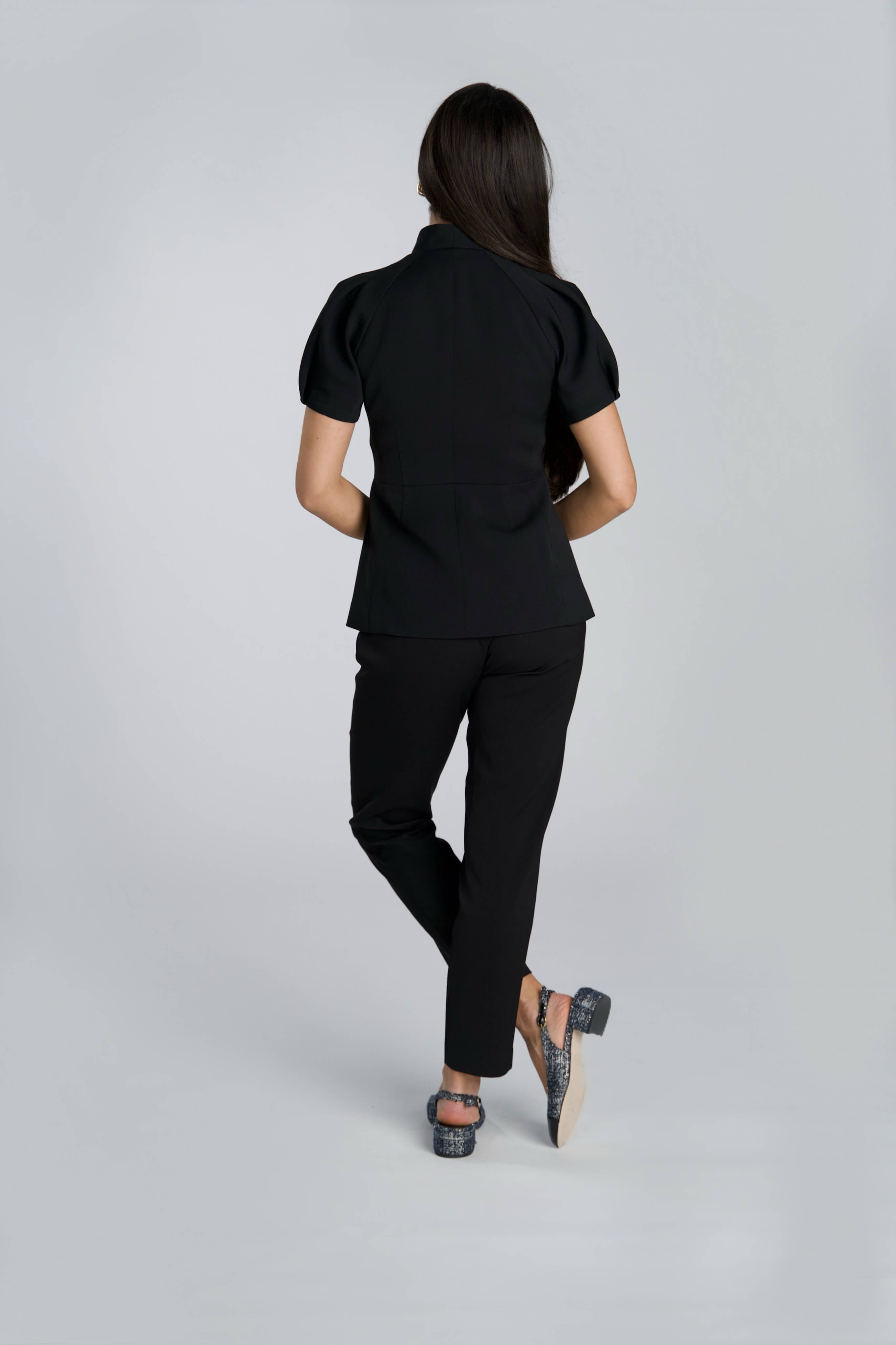 Tailliertes Shirt Schwarz mit Puffaermeln